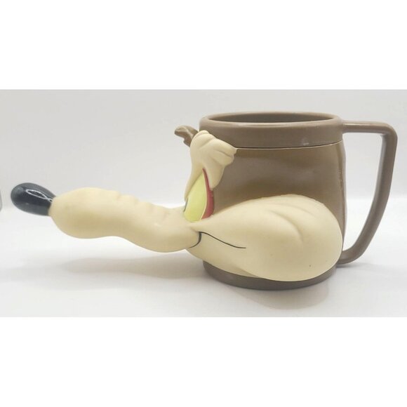 Vintage Warner Bros Wile E. Coyote 3D Plastic Coffee Mug 1992 - Picture 2 of 12